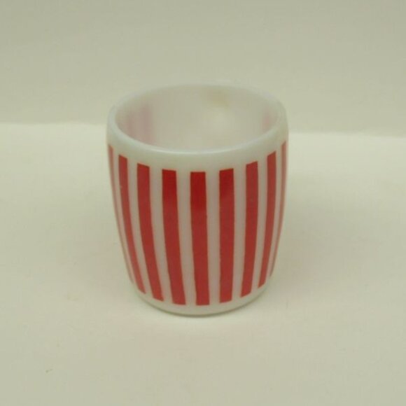 Hazel Atlas Glass Milk White with Red CANDY STRIPE 3 5/8 Inch Handled Mug - Picture 3 of 4